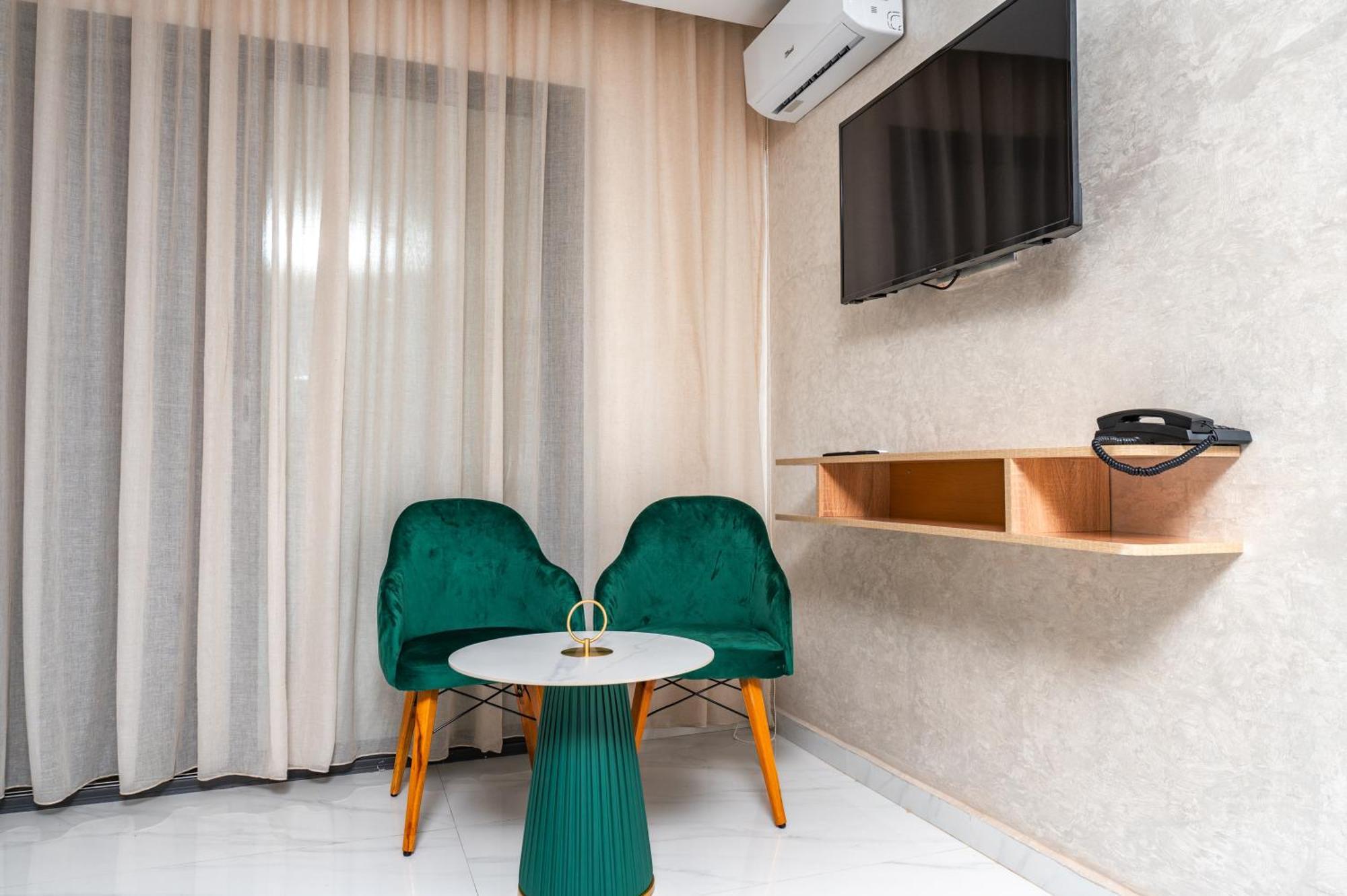 Maarif Elite Hotel *